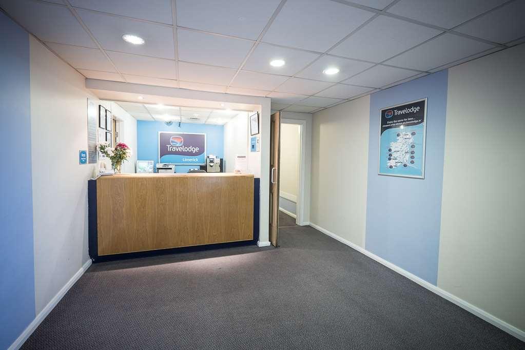 Travelodge Limerick Junction Beltér fotó